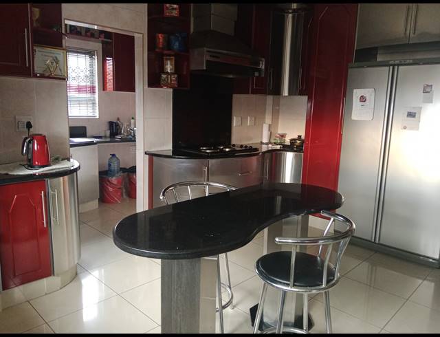 4 BEDROOM FREEHOLD FOR SALE IN HAYFIELDS